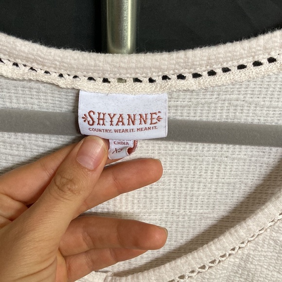 Shyanne Top - Picture 3 of 8